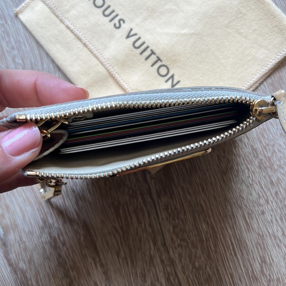 Louis Vuitton Poudre Monogram Vernis Pochette Cles Key and Change Holder Beige - Picture 14 of 17